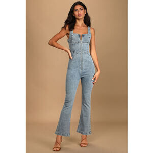 Lulus Keep Groovin' Light Wash Denim Zip-front Jumpsuit Blue - Size S